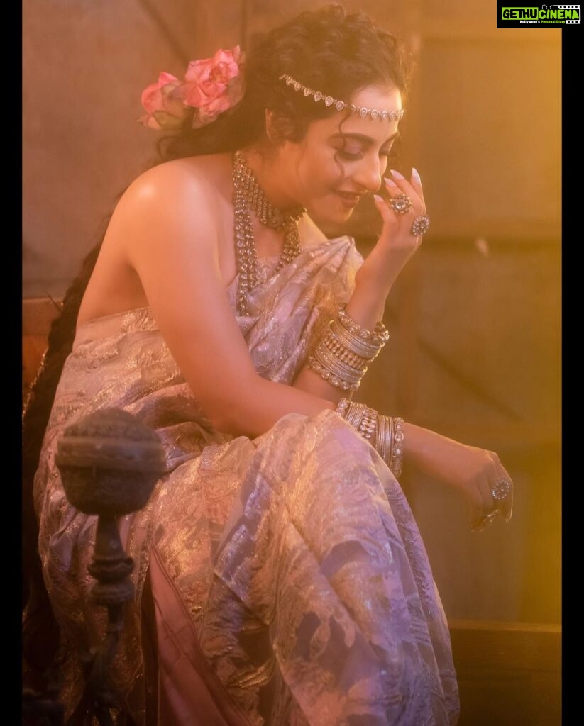 Niyati Fatnani Instagram - In Frame The Beautiful :- @niyatifatnani . Shoot Concept:- @nehaadhvikmahajan @bridalsbynam . 💄MUA , Hair & Styling :- @nehaadhvikmahajan . 📸:- @luvisrrani . Saree:- @korvaiindia . 💍Jewellery:- @sonisapphire . . #niyatifatnani #channamereya #makeup #ootd #nehaadhvikmahajan #makeupbyme💄 #nammakeovers #bride #to #be #bridal #look #bridalmakeupartist #destinationweddingmakeupartist #weddingmakeup #hair #hairstyling #nammakeovers #bollywood #television #makeupartist #mumbai #traveller #all #over #the #globe