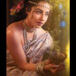 Niyati Fatnani Instagram - In Frame The Beautiful :- @niyatifatnani . Shoot Concept:- @nehaadhvikmahajan @bridalsbynam . 💄MUA , Hair & Styling :- @nehaadhvikmahajan . MakeUp :- @myglamm . 📸:- @luvisrrani . Saree:- @korvaiindia . 💍Jewellery:- @sonisapphire . . #niyatifatnani #channamereya #makeup #ootd #nehaadhvikmahajan #makeupbyme💄 #nammakeovers #bride #to #be #bridal #look #bridalmakeupartist #destinationweddingmakeupartist #weddingmakeup #hair #hairstyling #nammakeovers #bollywood #television #makeupartist #mumbai #traveller #all #over #the #globe
