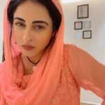 Niyati Fatnani Instagram - Waah Waah kya acting hai😁🤪 . . . . . . #cute #reelsinstagram #forfun #memes #trendingreels #ginni #channamereya #onset #niyatifatnani