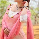 Niyati Fatnani Instagram - Do you get conscious too when ppl start looking at you while you rec a reel🫣😀 . . . . . #fromdrafts #bts #throwback #reels #channamereya #ginni #trendingreels #monday #blues #nomondayblues #niyatifatnani