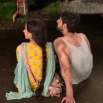 Niyati Fatnani Instagram - Very grounded actors you see😉😀 Thank you for the love that you guys are pouring on #gitya We are humbled and grateful❤️🧿 . . . . . #gitya #channamereya #memes #lovestory #starbharat #karanwahi #aaditya #ginni #humbled #niyatifatnani