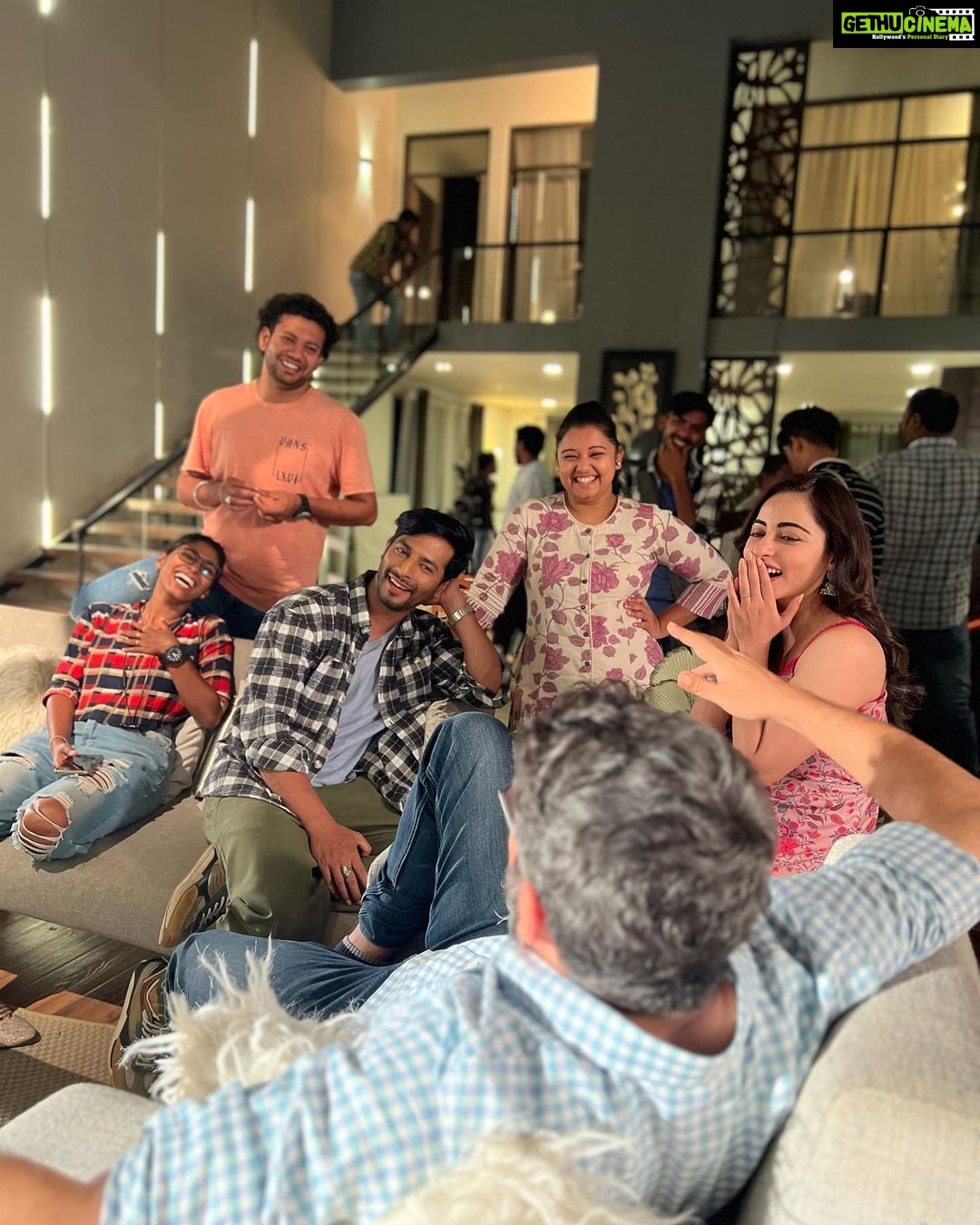 Niyati Fatnani Instagram - Scene discussion with @atifcam often looks like this😂 @sehban_azim @abraham.nimisha7 @ayaan0110 and Afreen . . . . . #dearishq #romance #hotstar #staytuned #morningvibes #workplace #family #niyatifatnani