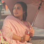 Niyati Fatnani Instagram - Bas 🐝sy hoon 😉 . . . . . #reels #funny #memes #bts #funnygirl #throwbackthursday #inshoot #amritsardiaries #ginni #channamereya #niyatifatnani