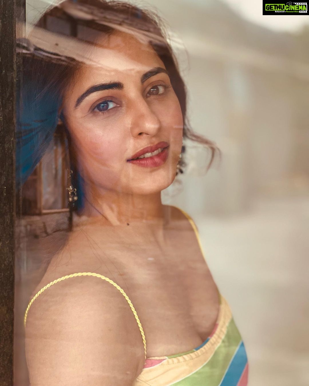 Niyati Fatnani Instagram - 🦋🌻🌈🎵 . . . . #asmitaroy #dearishqonhotstar #mood #ootd #picoftheday #niyatifatnani