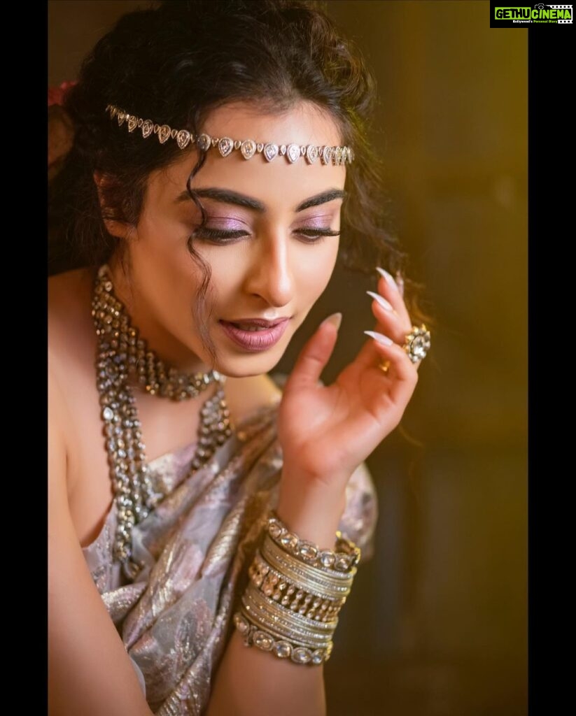 Niyati Fatnani Instagram - In Frame The Beautiful :- @niyatifatnani . Shoot Concept:- @nehaadhvikmahajan @bridalsbynam . 💄MUA , Hair & Styling :- @nehaadhvikmahajan . 📸:- @luvisrrani . Saree:- @korvaiindia . 💍Jewellery:- @sonisapphire . . #niyatifatnani #channamereya #makeup #ootd #nehaadhvikmahajan #makeupbyme💄 #nammakeovers #bride #to #be #bridal #look #bridalmakeupartist #destinationweddingmakeupartist #weddingmakeup #hair #hairstyling #nammakeovers #bollywood #television #makeupartist #mumbai #traveller #all #over #the #globe