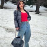 Niyati Fatnani Instagram - KASHMIR ♥️ . . . . #heavenly #kashmir #incredibleindia #dontwannaleave #niyatifatnani