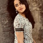 Niyati Fatnani Instagram - Looking at you 🍃 . . . . #wednesday #sombre #feeling #introspect #niyatifatnani