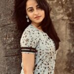 Niyati Fatnani Instagram - Looking at you 🍃 . . . . #wednesday #sombre #feeling #introspect #niyatifatnani