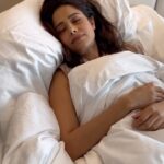 Nushrratt Bharuccha Instagram - Hey @iifa Plz let me sleep!! @samidha.wangnoo @ssequeiramakeup