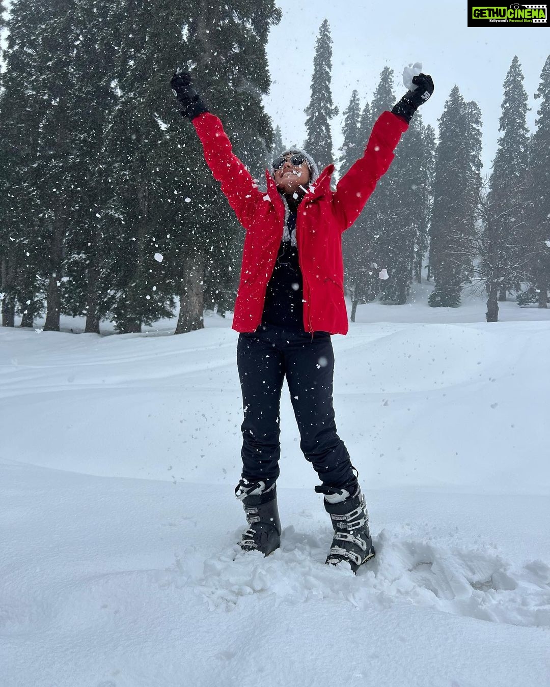 Nushrratt Bharuccha Instagram - Hey there Sunday… let’s Chill ✌🏻❄️