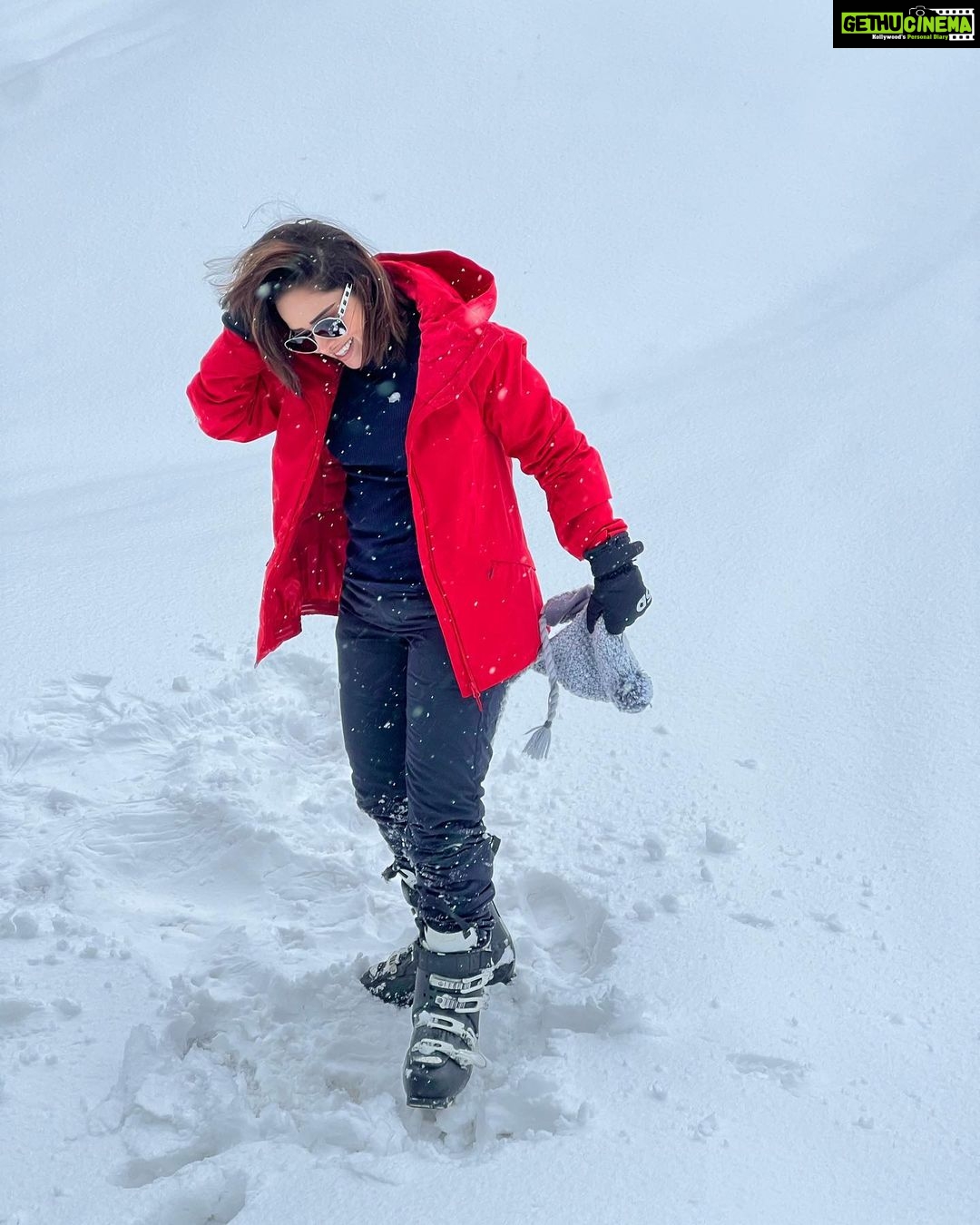 Nushrratt Bharuccha Instagram - Hey there Sunday… let’s Chill ✌🏻❄️