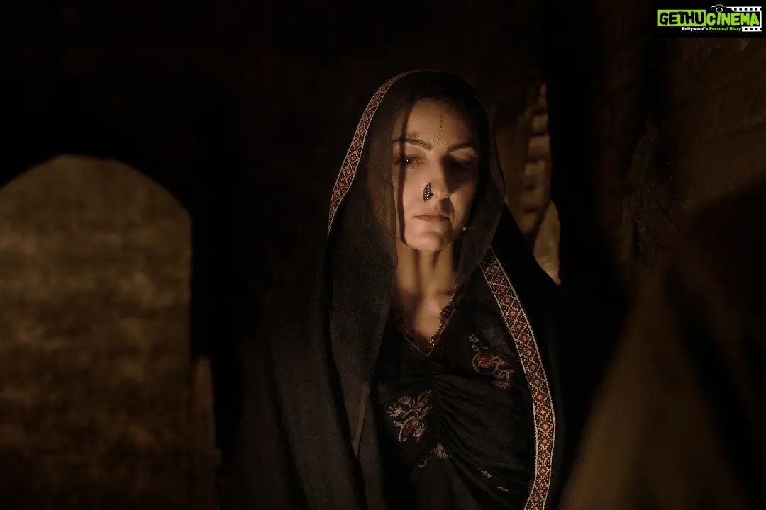Nushrratt Bharuccha Instagram - An exclusive sneak peek of @Sakpataudi serving chills from the sets of #Chhorii2. And on that note it’s a wrap for Chhorii 2 🎬 @furia_vishal @sakpataudi @tseries.official @tseriesfilms @abundantiaent @crypttv @psychscares @ivikramix @notjackdavis #BhushanKumar #KrishanKumar @shivchanana @instasaurabh @mahajani.gashmeer @pallavi_patil2310 @ajit_jagtap @authordivyaprakash