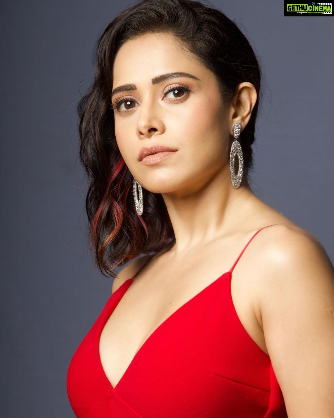 Nushrratt Bharuccha Instagram - It ainโt Christmas, till I am not wearing Red! Sleighing the day! Merry Christmas yaโll ๐ ๐ธ @kausttubh_kambhhle ๐ @makeupbysheffali ๐โโ๏ธ @bhavyaarora ๐ @beenarahejafinejewellery
