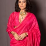 Nushrratt Bharuccha Instagram – 🌺

Saree @ridhimehraofficial 
Neckpiece @azotiique 
Stylist @nidhijeswani 
Makeup @vardannayak 
Hairstylist @cheemabaljit2 

Photographer @kausttubh_kambhhle