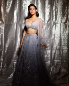 Nushrratt Bharuccha Instagram - 💎

Outfit @dishapatilpretcouture 
Jewelry @anayah_jewellery 

Stylist @nidhijeswani 
Makeup @vardannayak 
Hair @ashwini_hairstylist 

Photographer  @shivamguptaphotography