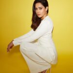 Nushrratt Bharuccha Instagram - 💛🌼🤍 Pant suit @woolboxofficial Jewelry @the_loom_art Stylist @nidhijeswani Makeup @tanvismarathe Hair @ashwini_hairstylist Photographer @shivamguptaphotography
