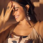 Nushrratt Bharuccha Instagram - Itti si khushi ✨ Itti si hansi ✨ Itta sa Tukdaa Chaand ka… ✨ Outfit @punitbalanaofficial Jewelry @amrapalijewels Stylist @nidhijeswani Makeup @vardannayak Hair @ashwini_hairstylist Photographer @nupuragarwal__