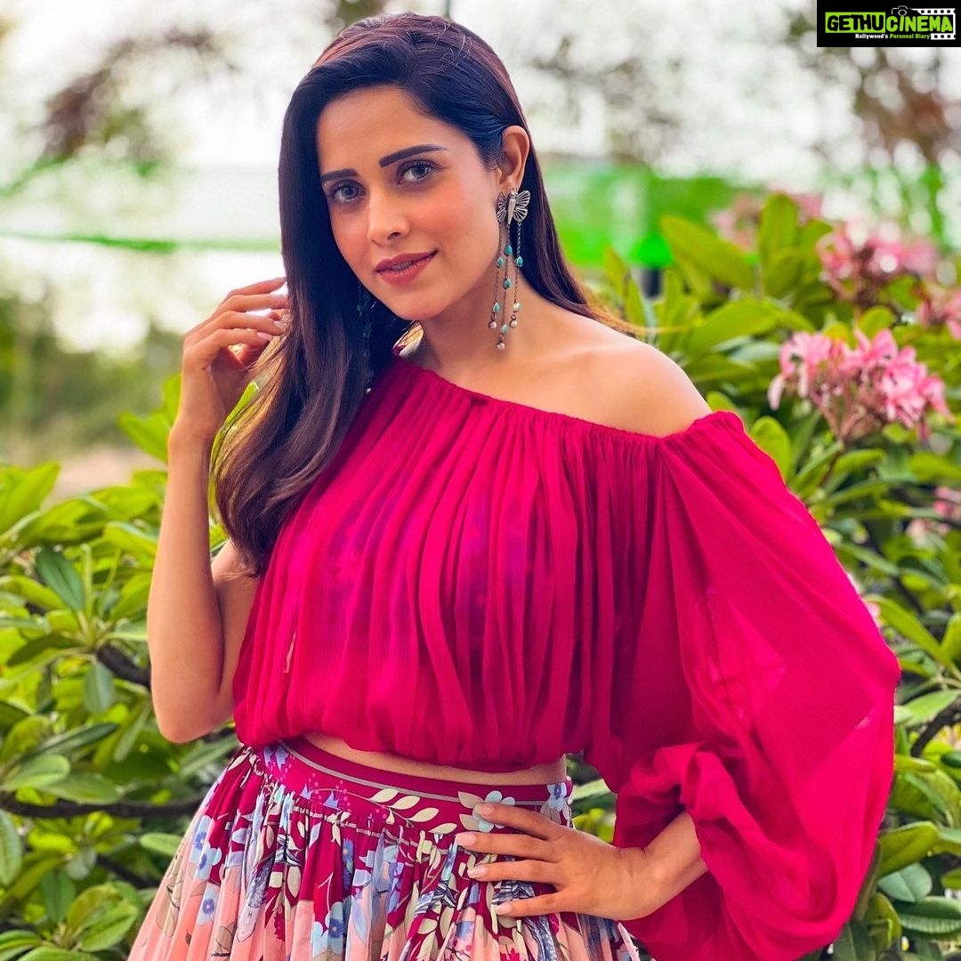 Nushrratt Bharuccha Instagram - 🌺