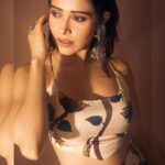 Nushrratt Bharuccha Instagram - Itti si khushi ✨ Itti si hansi ✨ Itta sa Tukdaa Chaand ka… ✨ Outfit @punitbalanaofficial Jewelry @amrapalijewels Stylist @nidhijeswani Makeup @vardannayak Hair @ashwini_hairstylist Photographer @nupuragarwal__