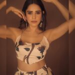 Nushrratt Bharuccha Instagram - Itti si khushi ✨ Itti si hansi ✨ Itta sa Tukdaa Chaand ka… ✨ Outfit @punitbalanaofficial Jewelry @amrapalijewels Stylist @nidhijeswani Makeup @vardannayak Hair @ashwini_hairstylist Photographer @nupuragarwal__