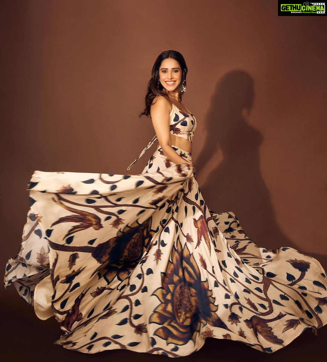 Nushrratt Bharuccha Instagram - Drama Drama Drama ✨💫⚡️ Outfit @punitbalanaofficial Jewelry @amrapalijewels @elsolstrategicconsultants Styled by @nidhijeswani Makeup @vardannayak Hair @ashwini_hairstylist Photographer @nupuragarwal__