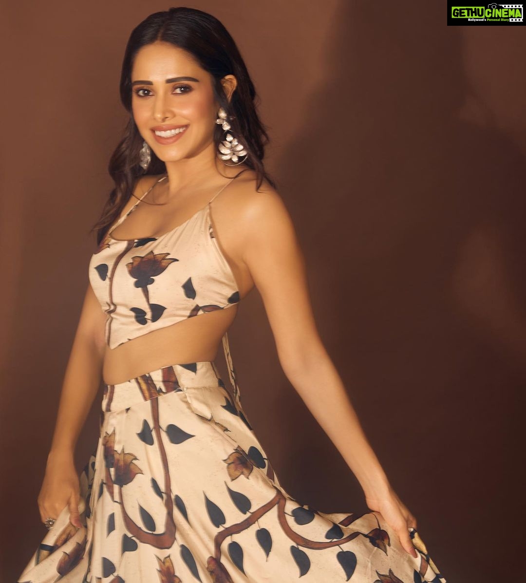 Nushrratt Bharuccha Instagram - Drama Drama Drama ✨💫⚡️ Outfit @punitbalanaofficial Jewelry @amrapalijewels @elsolstrategicconsultants Styled by @nidhijeswani Makeup @vardannayak Hair @ashwini_hairstylist Photographer @nupuragarwal__