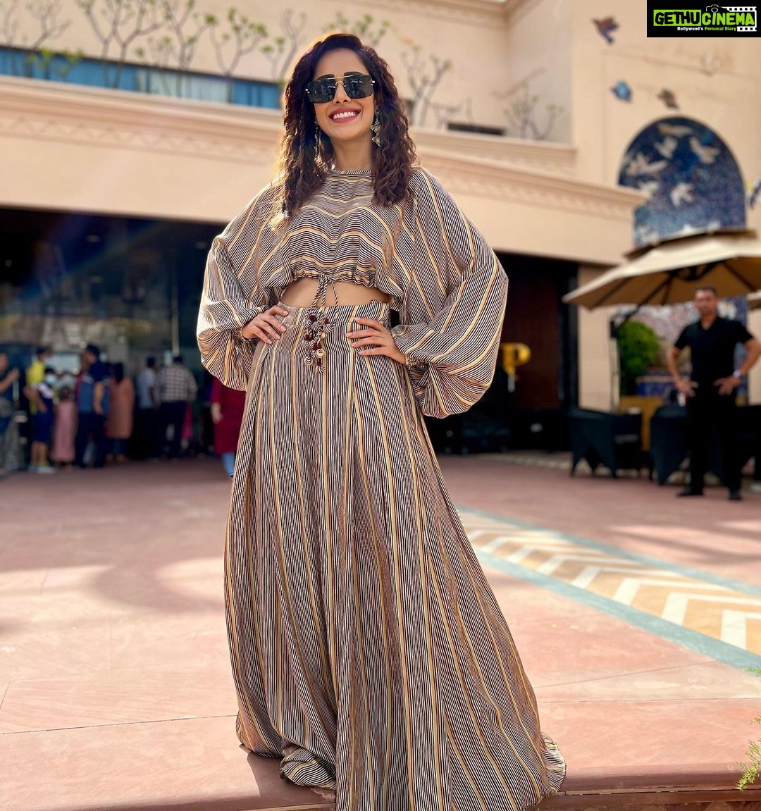 Nushrratt Bharuccha Instagram - 💌 Jaipur ! #JanhitMeinJaari #10June Outfit - @punitbalanaofficial Jewellery - @neetaboochrajewellery Stylist - @nidhijeswani Make Up - @vardannayak Hair - @ashwini_hairstylist Jaipur, Rajasthan