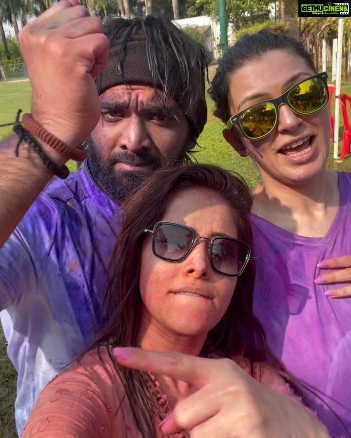 Nushrratt Bharuccha Instagram - Holi ho toh aisi ho! Nahi toh naa ho!! This mad bunch of friends who made it so special!! I love u guys!! @vijal2511 - You crazy, all heart human! Thank you for being who u are in my life! @abhishekpathakk - Yeh dostiiii hum nahi todengee!! @shivaleekaoberoi - oh my god girl!! How have we not met before and done this every weekend!! @ihansika - Ladkiii! Kahan se kaiseee yeh vibe ho gaayi! Too much fun! We have to do more of these! @rishmarochlani - I love u girl! Come on meet me now! @ching.sta @ankit_v_gupta @nishankdoshiii - My partners in all crimes ever!! 🥳