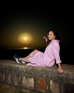 Nushrratt Bharuccha Instagram - Hanging here for the night! 
#MoonLove 
Shot on my new IPhone 13 Pro Max 😍
@apple