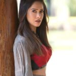 Nushrratt Bharuccha Instagram - I don’t look back… Unless, it’s quite a View 😉!! Outfit @nautanky Choker @opalinajewellery Stylist @nidhijeswani Makeup @tanvismarathe Hair @ashwini_hairstylist Pictures @jayantpednekar