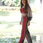 Nushrratt Bharuccha Instagram - I don’t look back… Unless, it’s quite a View 😉!! Outfit @nautanky Choker @opalinajewellery Stylist @nidhijeswani Makeup @tanvismarathe Hair @ashwini_hairstylist Pictures @jayantpednekar