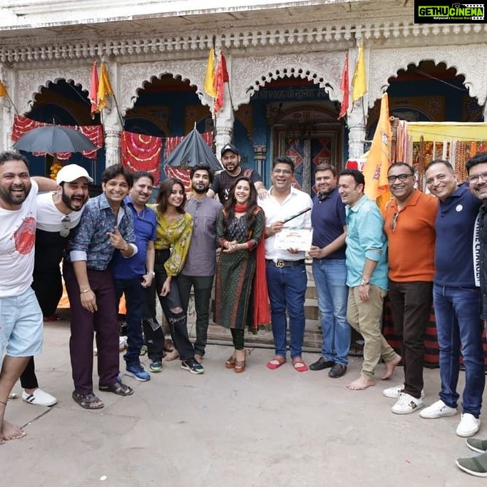 Nushrratt Bharuccha Instagram - We are happy and We know it! #JanhitMeinJaari @anudsinghdhaka @annukapoor @iamparitoshtripathi @writerraj @Jai_basantu_singh @vinod.bhanushali #KamleshBhanushali @the_vishal_gurnani @vimal.lahoti @sonali_singh4 @krishanurathore @chirucam @shradhachandavarkar @buntyraghav_sre @rajesh_raghav_ @juhiparekhmehtaofficial @bsl_films @thinkinkpicturez @shreeraghaventertainment