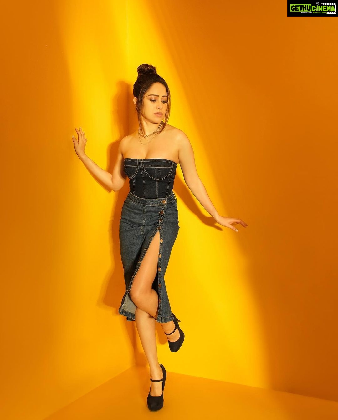 Nushrratt Bharuccha Instagram - Got a Date with the Sun ☀️ Outfit @freakinsindia Jewelry @e3kjewelery Earrings @ishhaara Stylist @nidhijeswani Makeup @vardannayak Hair @ashwini_hairstylist Photographer @sanjaydubeyphotography