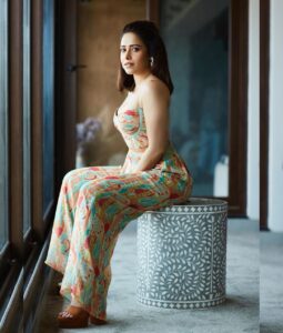 Nushrratt Bharuccha Instagram - Smile, you’re on Camera! 😁

Outfit @varnikasangoi 
Earrings @ishhaara 
Styled by @nidhijeswani 

Makeup @vardannayak 
Hair @ashwini_hairstylist 

Photographer @venurasuri