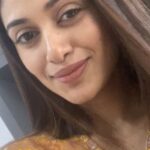 Oviya Instagram -