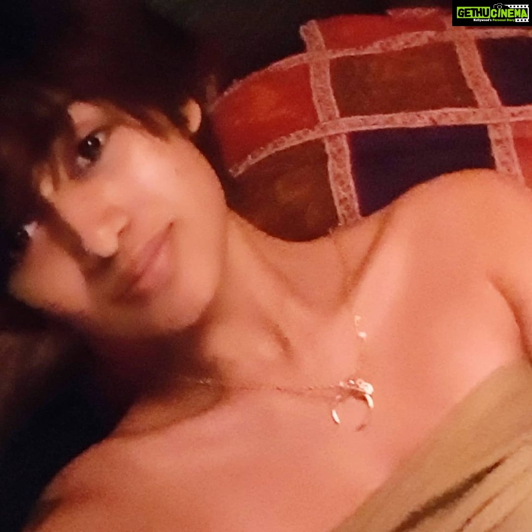 Oviya Instagram - Baby steps in insta !!! #first official pic 💃🏻