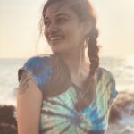 Oviya Instagram -