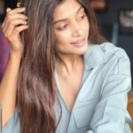 Oviya Instagram -