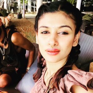 Oviya Instagram - Happy Sunday 😀 #weekendvibes✌️