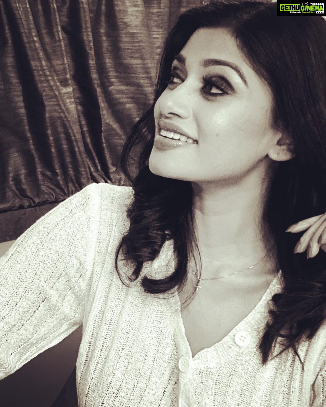 Oviya - 31.5K Likes -
