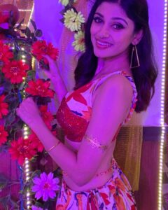 Oviya Instagram - Happiness blooms from within 🌷..!