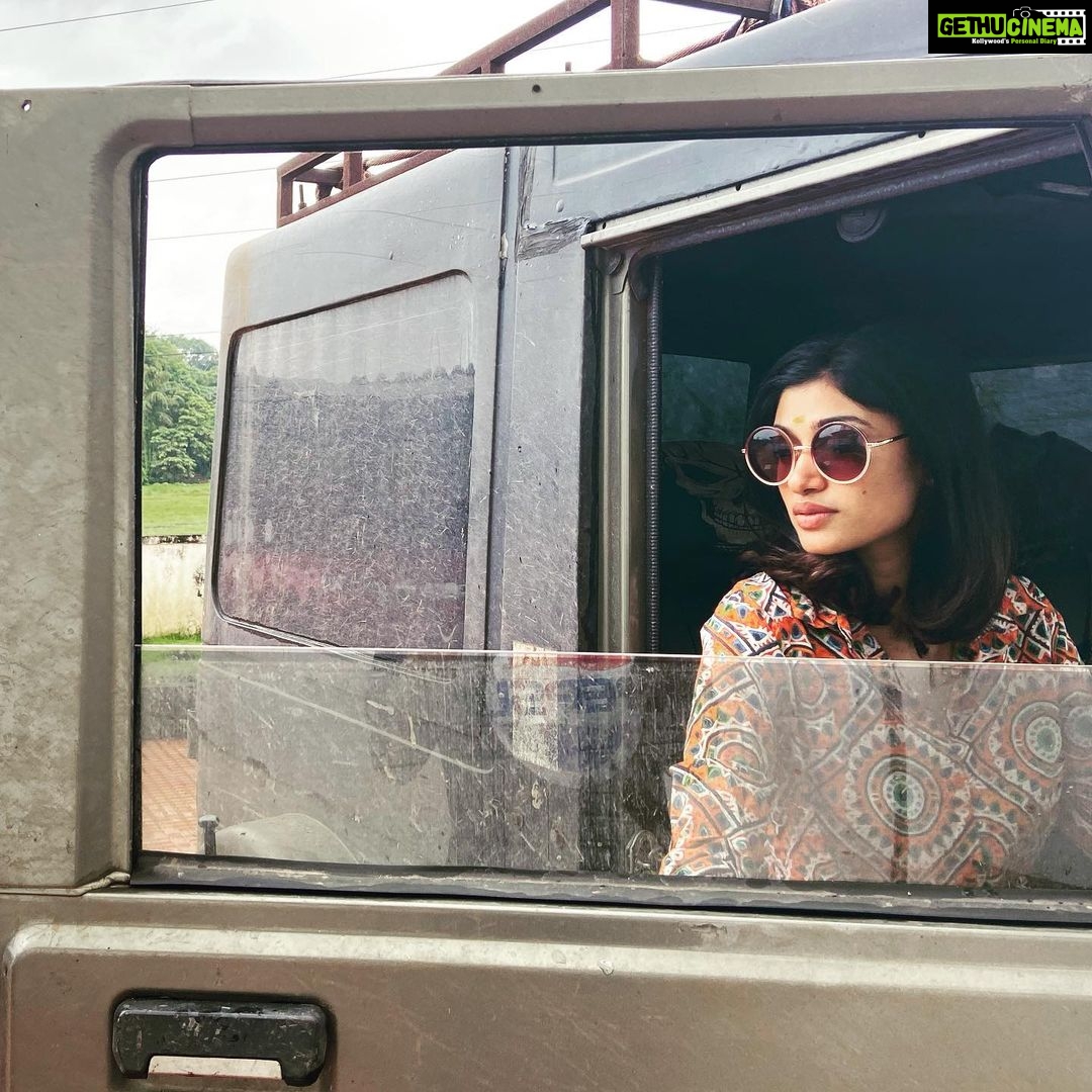 Oviya - 33K Likes - Into the wild #rainyday #blessed #outdoors #offroad #oviyahelen #oviyaarmy #oviya #celebrity