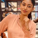 Oviya Instagram - Make up by @yogijhansi thank you Yogi for this quick and beautiful make up job! Chennai, India