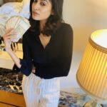 Oviya Instagram - It’s just paper.. until you give it a purpose …