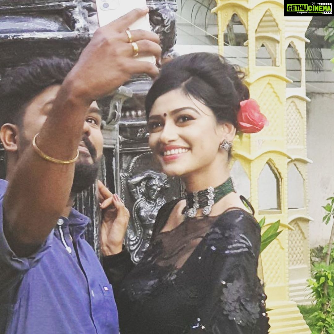 Oviya - 42.3K Likes - Everything I am.. Is thanks to my FANS 💜🙏🏻