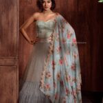 Oviya Instagram - ❤ Royalty has a Magic all it's own ❤ Actress @happyovi Organizer @hesper_cinemas @makeupwithhappiness Makeup Artist |@lakshmiajay_makeupartistry Haristylist @mani_haristylist DOP @ajay_shadowsphotography / @shadowsphotography . . Outfit and Styling @studio149 Jewelry @aaranyarentaljewellery