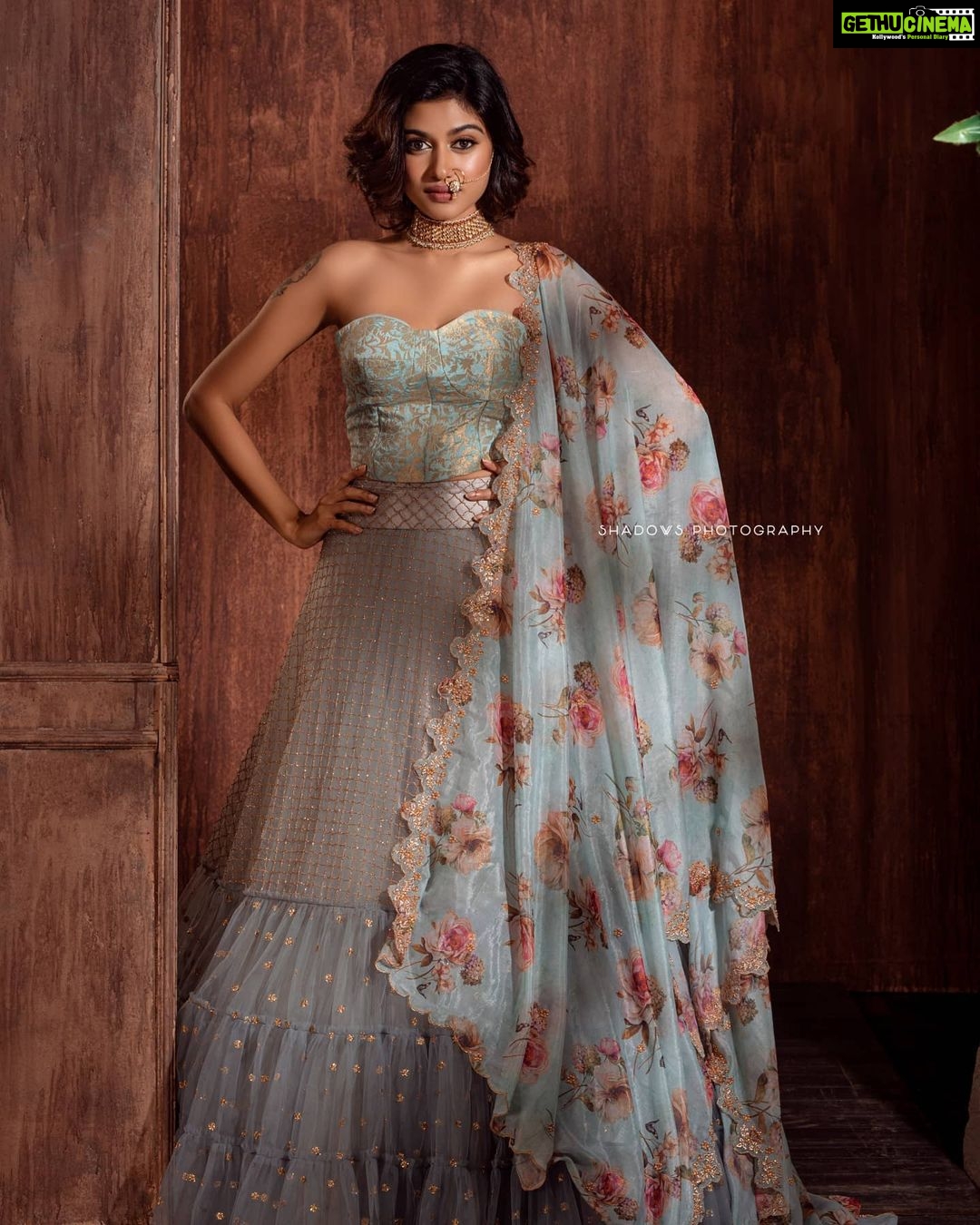 Oviya Instagram - ❤ Royalty has a Magic all it's own ❤ Actress @happyovi Organizer @hesper_cinemas @makeupwithhappiness Makeup Artist |@lakshmiajay_makeupartistry Haristylist @mani_haristylist DOP @ajay_shadowsphotography / @shadowsphotography . . Outfit and Styling @studio149 Jewelry @aaranyarentaljewellery