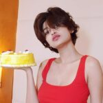 Oviya Instagram - Baby steps in insta !!! #first official pic 💃🏻