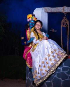 Pallavi Gowda Instagram - “𝙍𝙖𝙙𝙝𝙖 Sametha 𝙆𝙧𝙞𝙨𝙝𝙣𝙖” 

Video will be released soon!!!

DOP: @nandushreyas_photography 

Radha: @pallavi_gowda_official 
Krishna: @anu_1356 

MUA: @malnadmakeover @vihana_stories 

Costume: @jayashree.official 

Location Partner: @bookmycapture 

Support: @avinash_abhi_999 

#radhakrishna #krishna #radheradhe #radha #harekrishna #radharani #vrindavan #radhakrishn #lordkrishna #radhekrishna #iskcon #radhe #love #kanha #krishnalove #sumedh #mallikasingh #jaishreekrishna #krishnaconsciousness #radheshyam #sumedhmudgalkar #radhakrishnalove #haribol #mathura #picoftheday #pic #portrait #portraitphotography #portrait_vision #photographylovers 

@radhakrishna_.official @radhakrishna_kannada_fanpage @radha_krishna_love_pics @bangalore.portraits @bangalore_times @bangalore.photographers @chandanavanadaapsareyaru @shootout_bangalore_models 
@beauties_of_sandalwood @kannada_trolls_official_ @sandalwood_queens_ @keralaphotogallery @keralaclicks @all_gods_images @radha_krishna_kannada_fan_page @nikonindiaofficial @nikon.in @godoxindiaofficial