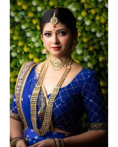 Pallavi Gowda Instagram - Indian clothing is always the best of what I might wear😉

• MUA : @nishismakeover 
• Jewellery : @beaded_treasures_jewelry 
• Outfit : @kavi_siniboutique 
@_mp_model_management 
#FemaleBrandAmbassador